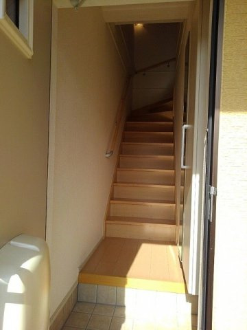 パティオ緑の玄関|明るい玄関です