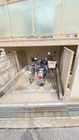 イスズハイツベル夙川公園の駐輪場|駐輪場
