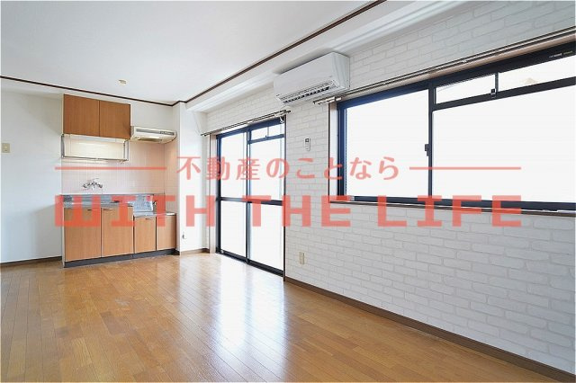 メゾンミラノ【キャッシュバック対象物件】の居間・リビング|ゆったりとしたリビングです