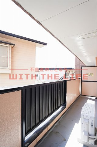 メゾンミラノ【キャッシュバック対象物件】のバルコニー|外からの目が気にならないバルコニーで洗濯物が干せます