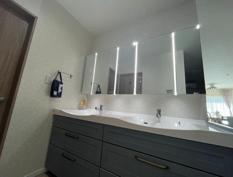 東香里園町　中古一戸建ての独立洗面台|洗面化粧台
■物件内覧・資金計画相談・住宅ローン相談、リフォーム相談、お問合せ受付中■
※当日・翌日のご内覧、ご相談はお電話でのお問合せがスムーズです！