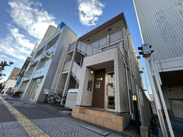 Y’ｓの外観|★角部屋★追焚★温水洗浄便座★エアコン★都市ガス３口コンロ★