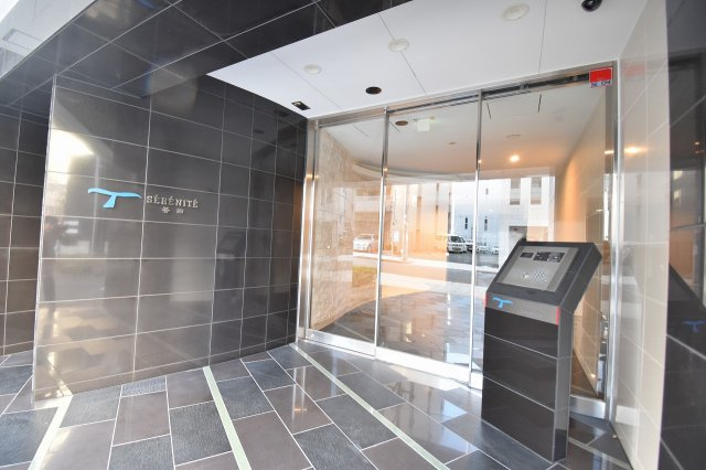 セレニテ谷四のエントランス
