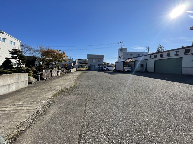【駐車場】 | 【事業用 倉庫・作業場・事務所】大仙市大曲あけぼの町 敷地面積282坪・建物面積93坪 鉄骨造倉庫