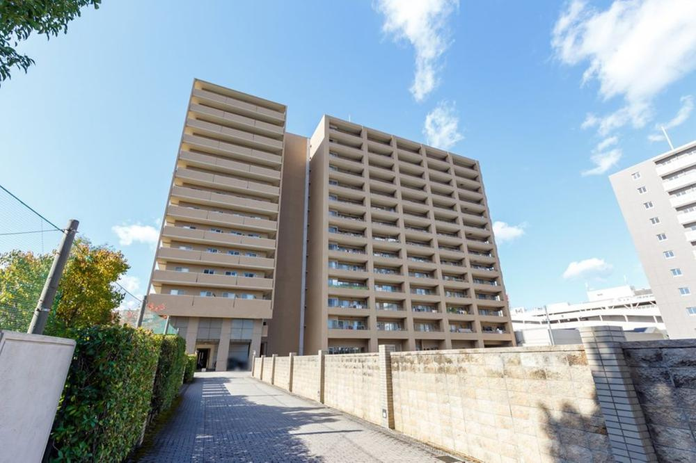 コスモシティガーデンズ香里園の外観|新しい生活にいかがでしょうか？外観はお住まいの顔になります。こだわりたいポイントですね。水回りリフォームやリノベーションも承ってます。
■現地見学・資金計画相談・住宅ローン相談もお問合せ受付中■