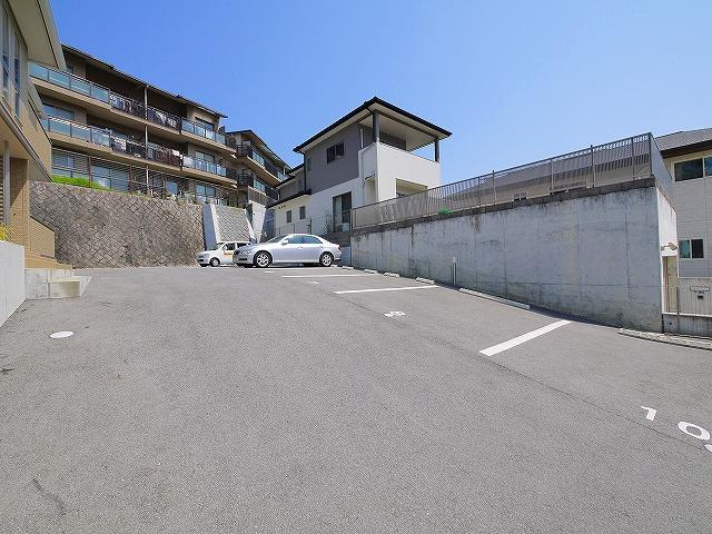 カサベルデ暖華の駐車場|駐車場完備です