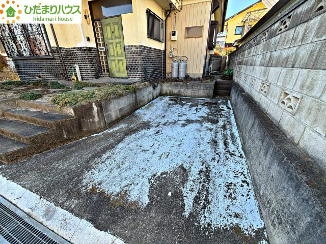 蓮田市閏戸　中古一戸建ての駐車場