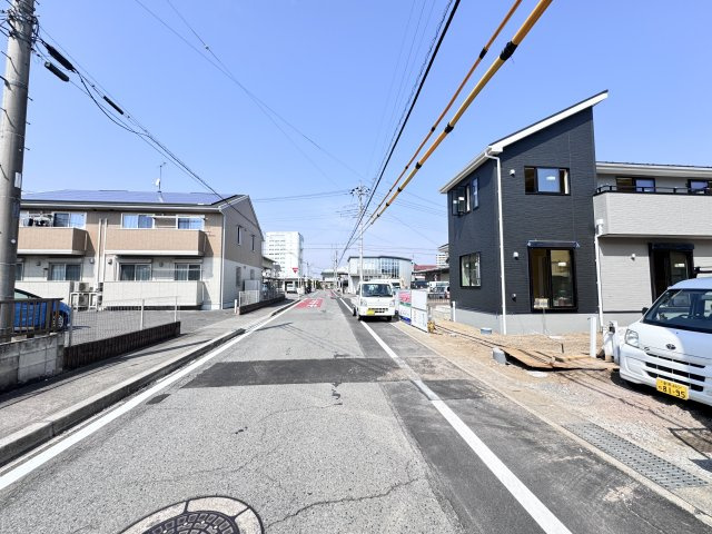 新築　高崎市飯塚町第10　Liveie Garden.S　2号棟の前面道路含む現地写真|現地写真　西側接道幅員約5.8ｍ