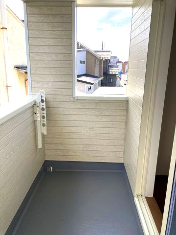 ハートフルタウン前橋市表町２期　１号棟のバルコニー|急な雨でも洗濯物が安心なインナーバルコニー付きです