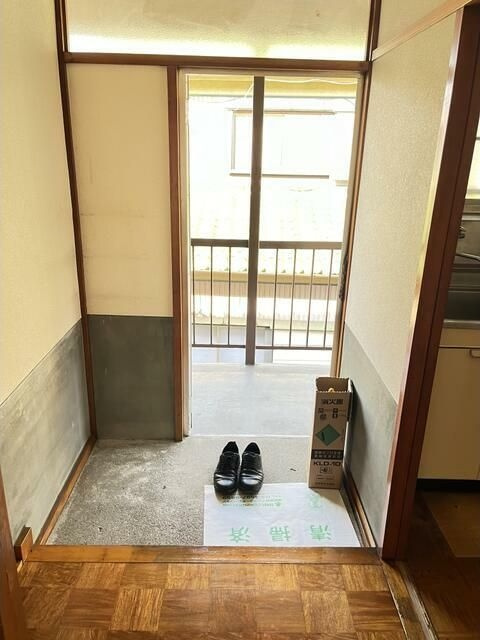 中台荘の玄関