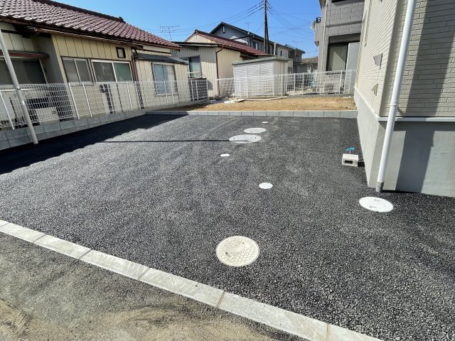 藤岡市上大塚（全1棟）1号棟の駐車場|車をお持ちの方に嬉しい駐車場付きの物件です