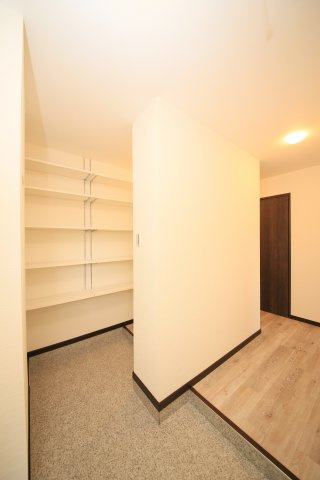 シャトー清城の玄関|別部屋の参考写真となります。