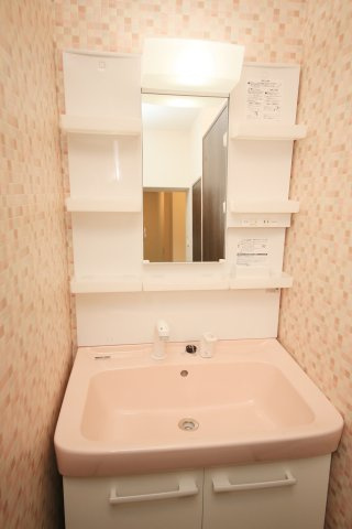 シャトー清城の独立洗面台|別部屋の参考写真となります。