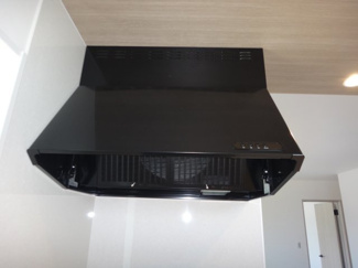 【キッチン】 | ティアメゾン | コンパクトなキッチンの換気扇で掃除もラクラク