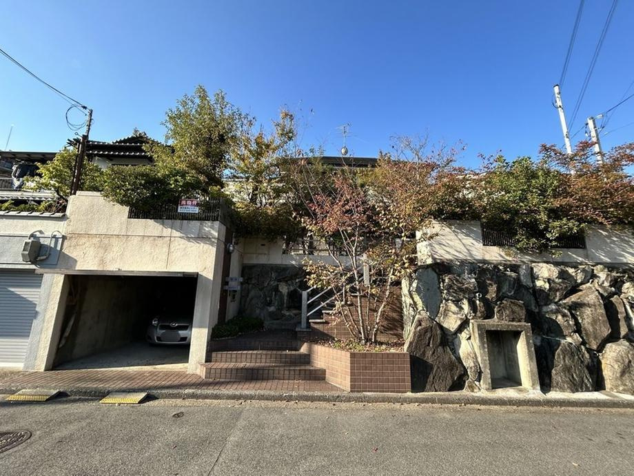 菊丘町　中古一戸建ての外観|新しい生活にいかがでしょうか？外観はお住まいの顔になります。こだわりたいポイントですね。外壁塗装や屋根塗装のご相談も承っております。
■現地内覧・資金計画相談・住宅ローン相談もお問合せ受付中■