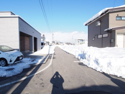 【前面道路含む現地写真】 | 新築戸建　米沢市中田町