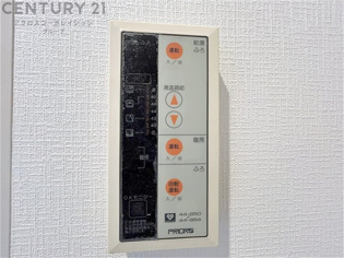 暖房機能があるため、冬場でも温かい浴室で入浴でき、乾燥機能があるため、水気を素早く取り除けます。また、換気機能があるため、湿気を素早く排出してカビや雑菌の発生を防ぐことができます。
