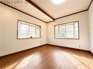 創造性や成長を促す遊びの空間を提供。学習や趣味に集中できる環境を整えます。個別のプライベートスペースは自己表現と自立心を育み、心地よい睡眠環境を整えリラックスできる場所を提供。
