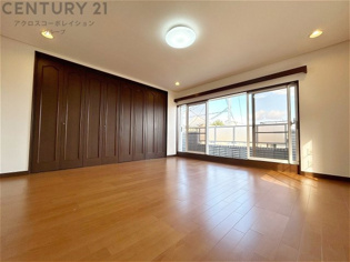 リラックスできるプライベート空間で、快適な睡眠をサポート。個人の好みに合わせたインテリアや寝具で心地良さを追求。プライベートな時間を過ごし、リフレッシュする場所におすすめです。
