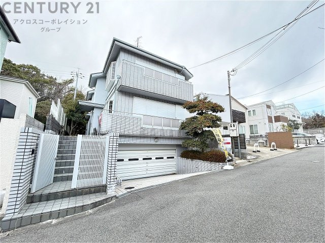 木造・鉄筋コンクリート造地下１階付２階建