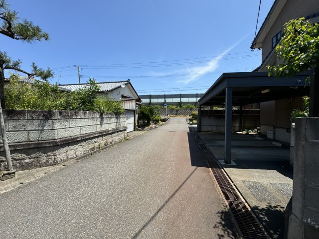 中央区姥ケ山２丁目　売地の前面道路含む現地写真