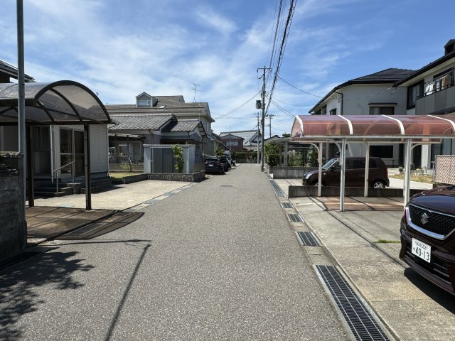 中央区姥ケ山２丁目　売地の前面道路含む現地写真