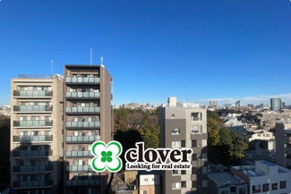 【展望】 | 眼前に広がる空の雄大さと、このお部屋の自慢の一つである「眺望」をご覧ください。毎日、この景色を独り占めできる新生活に夢が広がります。～即日のご見学可能～　お問合せはお気軽にどうぞ。
