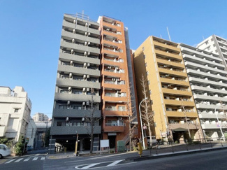 【外観】 | 手入れの行き届いた外壁やエントランスなど、「見ればわかる」レベルで清潔感を保ったマンションです。築年数を感じさせない姿で皆様をお出迎えします。～即日のご見学可能～　お問合せはお気軽にどうぞ。