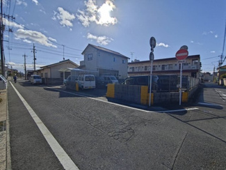 【前面道路含む現地写真】 | 前面道路も広く立地も良いです。