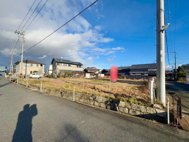 守山市播磨田町　建築条件無し売土地の前面道路含む現地写真