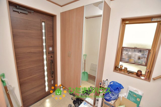 久喜市緑１丁目　中古一戸建ての玄関