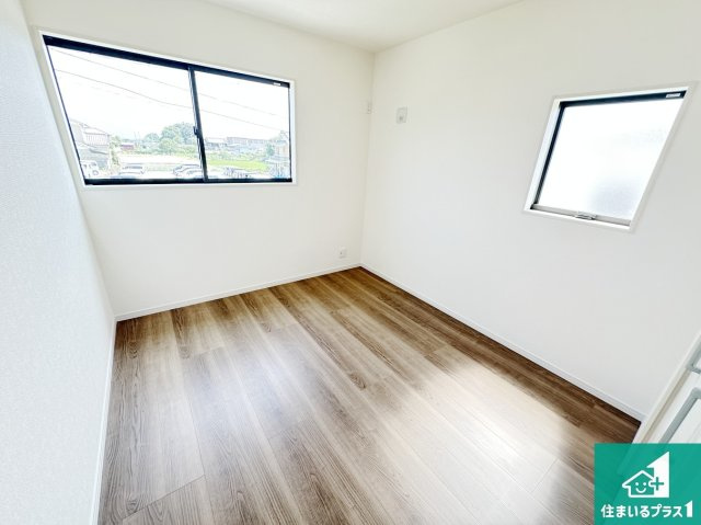 桜井市大豆越　第6期　新築一戸建ての洋室|シンプルな洋室は、自分好みのインテリアが楽しめます♪ご家族とインテリアや家具を選びに行くのは新築購入時の醍醐味の一つです。ぜひお楽しみください♪