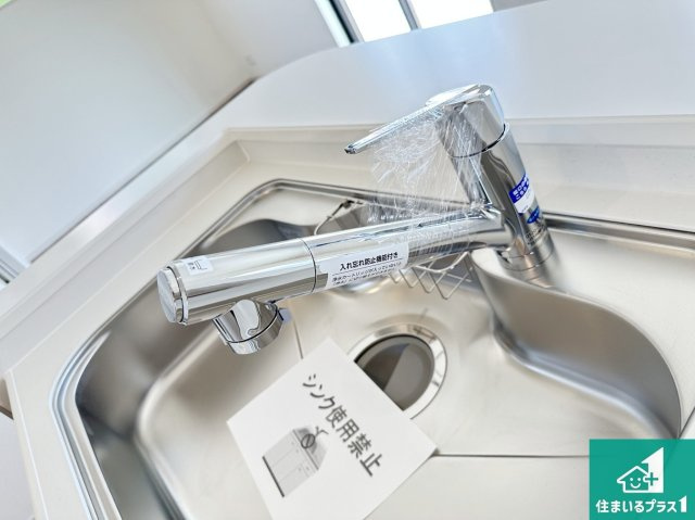 桜井市大豆越　第6期　新築一戸建ての設備|浄水器を内蔵！炊飯時、お茶を作る時に安心してお水を使えます！お湯と冷水、浄水と原水、シャワーの切替えもワンタッチです！