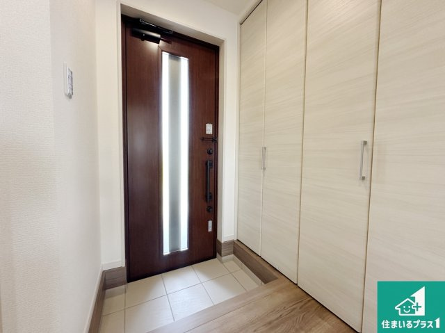 桜井市大豆越　第6期　新築一戸建ての玄関|シューズボックスにはたくさんの靴が収納できるので玄関周りはいつもスッキリ！ご家族が増えても安心！