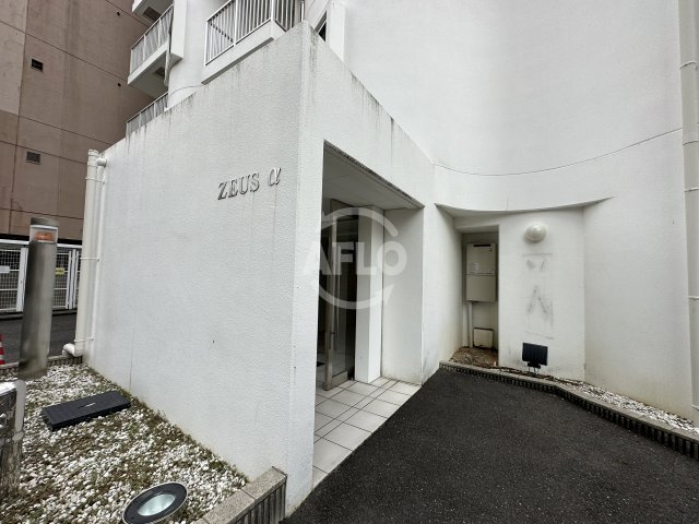 ZEUS α　大国小学校区のエントランス|ZEUS α　エントランス
