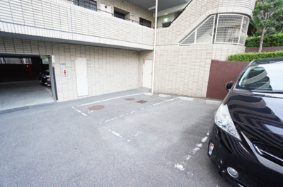 【駐車場】 | ラフィーネ千里山 | 駐車場★