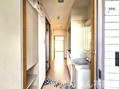 【内装】 | ピュアなかむら | 明るい色調の室内です