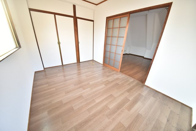 苔口マンションの洋室