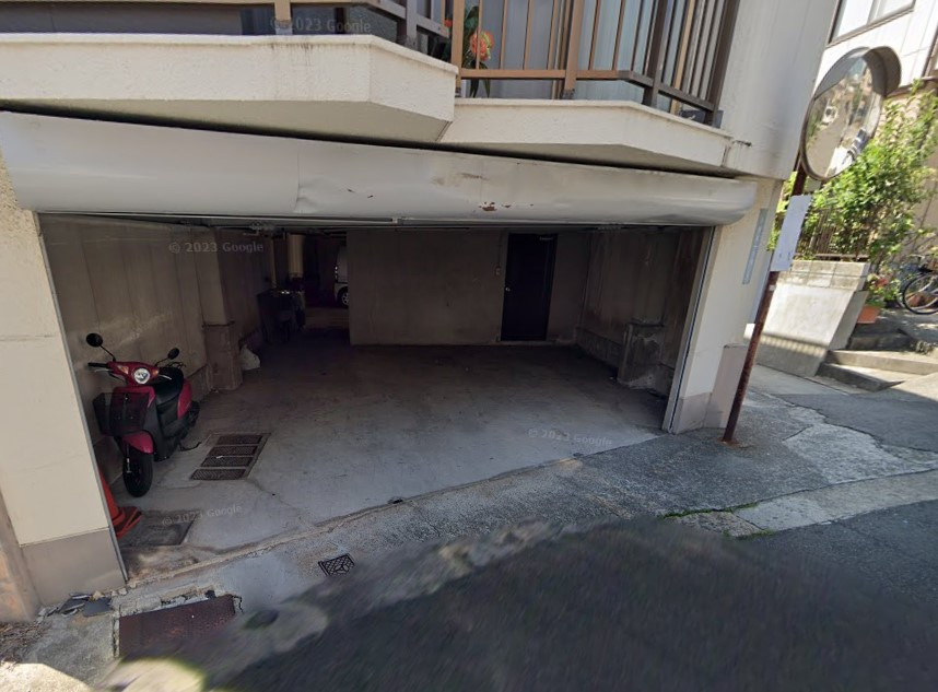 苔口マンションの駐車場