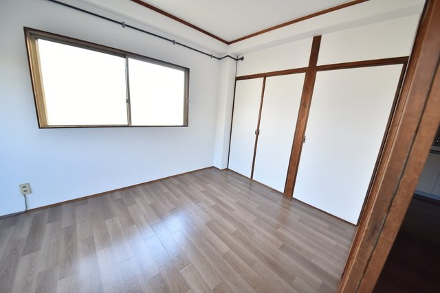 苔口マンションの洋室