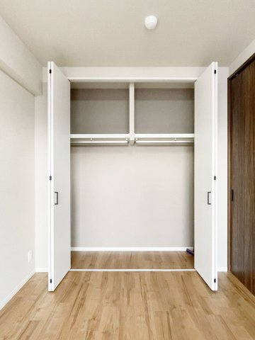 ファミール岡本の収納|南側洋室クローゼット