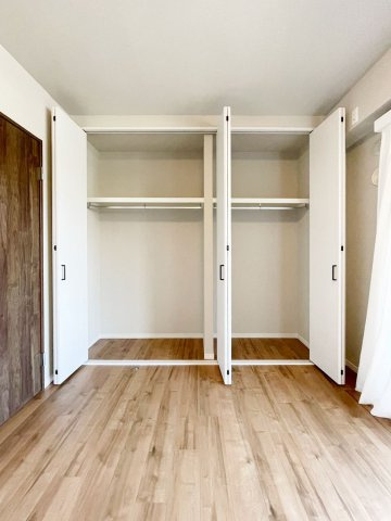 ファミール岡本の収納|中部屋洋室クローゼット