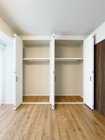 ファミール岡本の収納|北側洋室クローゼット