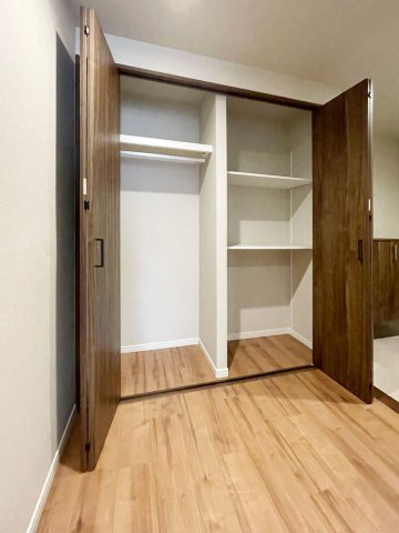 ファミール岡本の収納|玄関横　収納　容量