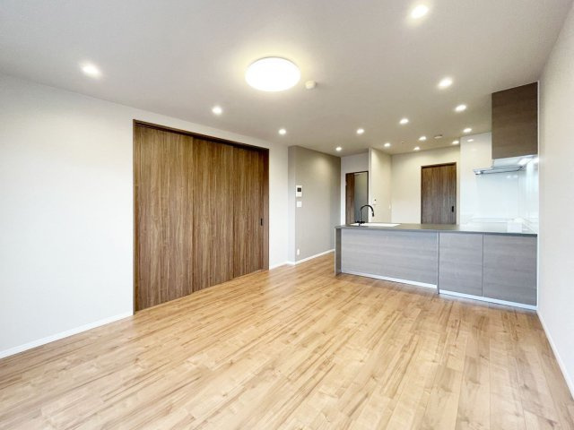 ファミール岡本の居間・リビング|2022年5月　リフォーム済み