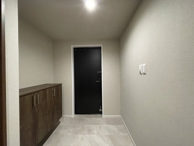 ファミール岡本の玄関