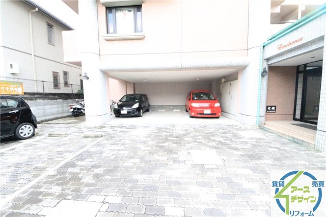 エミネンスの駐車場