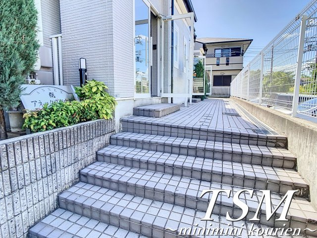 アネックス東中振のエントランス