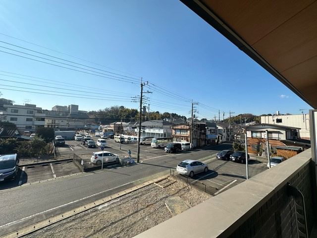 【展望】 | トゥ オブ アス | バルコニーからの眺望です♪目の前は駐車場になっていて視界を遮る建物がありません☆
