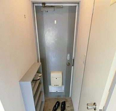 八王子市並木町のアパートの玄関